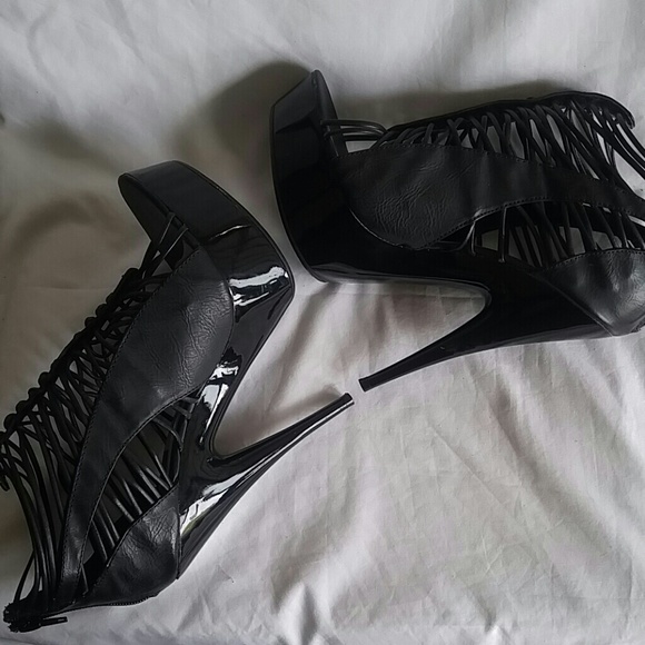 Shoes - Picture 5 of 8